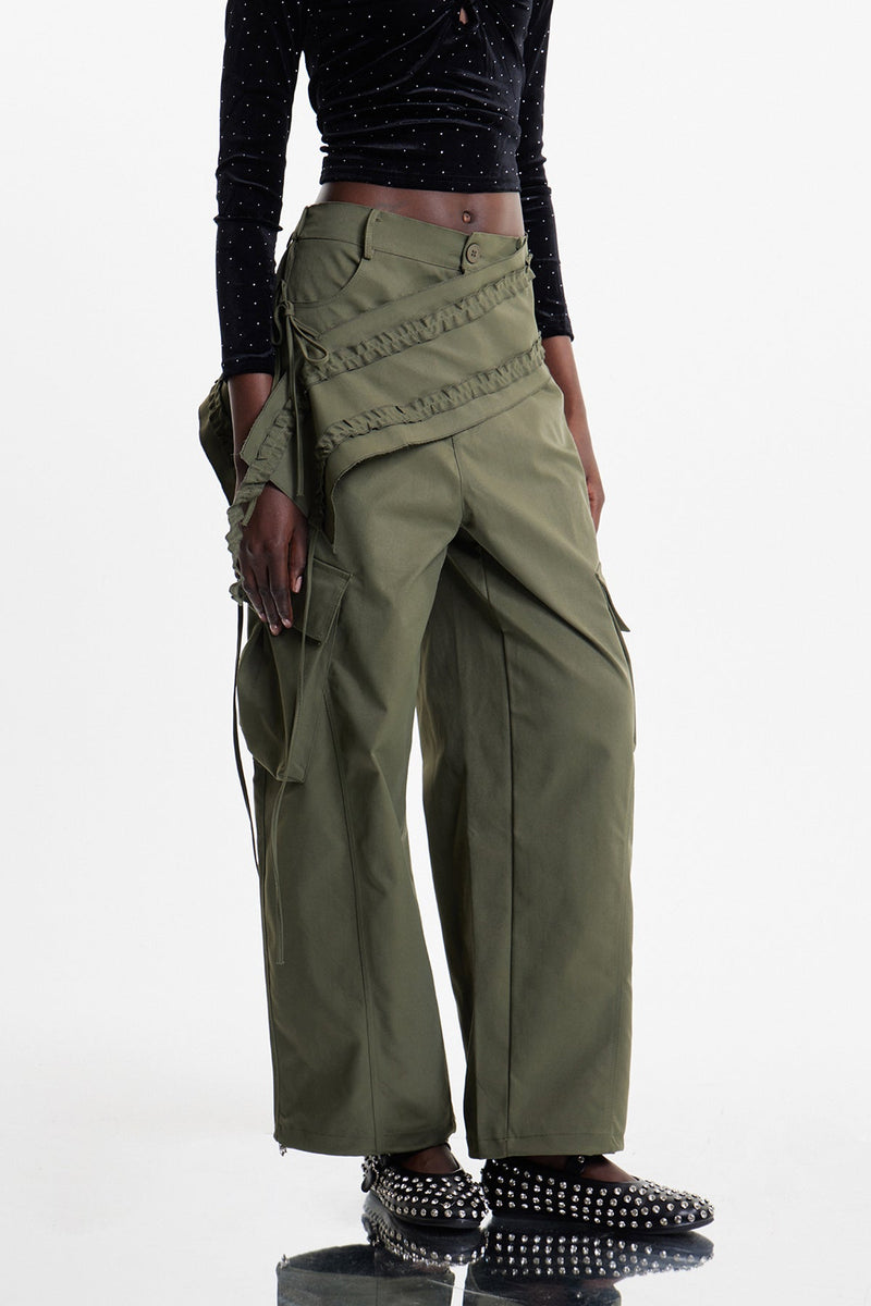 Effortlessly Elegant Pants with a Timeless Design