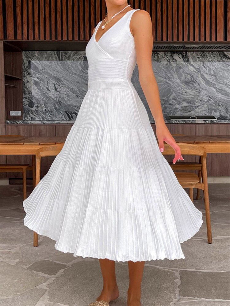 Well Tailored Dress with a Graceful Silhouette