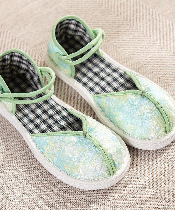 Effortlessly Elegant Shoes with a Timeless Design