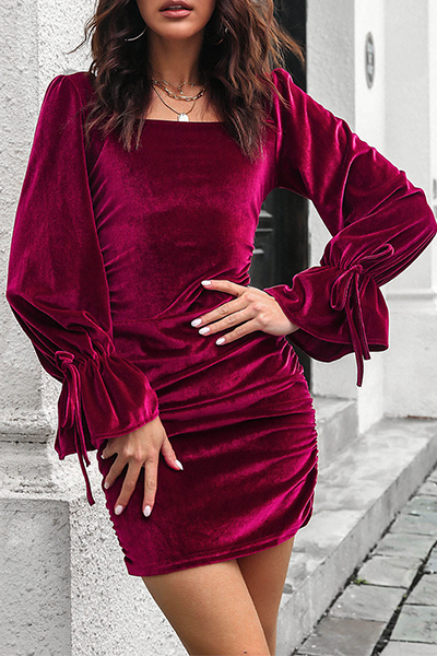 Beautifully Finished Dress in a Timeless Design