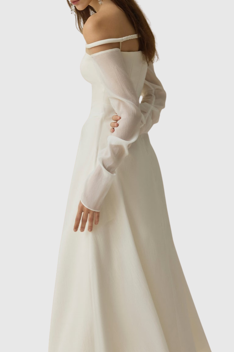 Beautifully Finished Dress in a Timeless Design