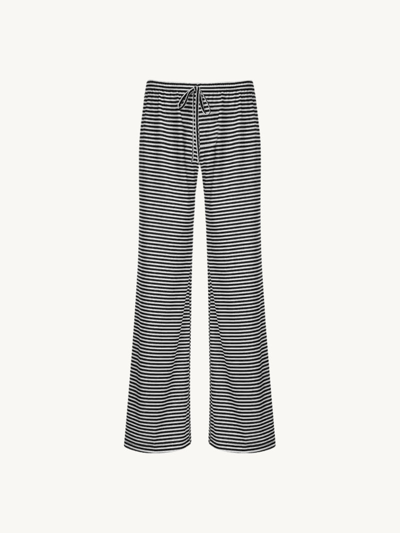 Well Tailored Pants with a Graceful Silhouette
