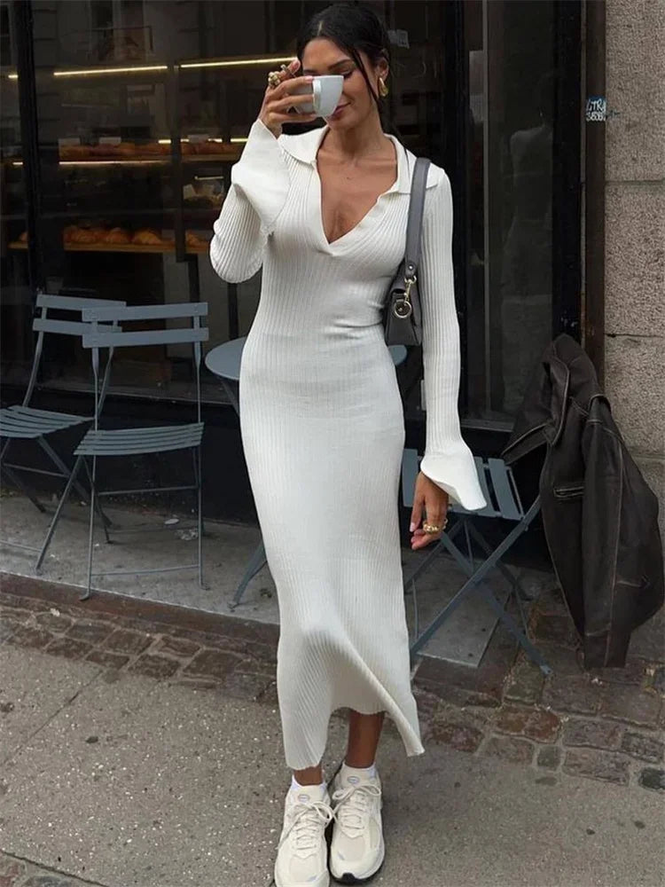 Well Tailored Dress with a Graceful Silhouette