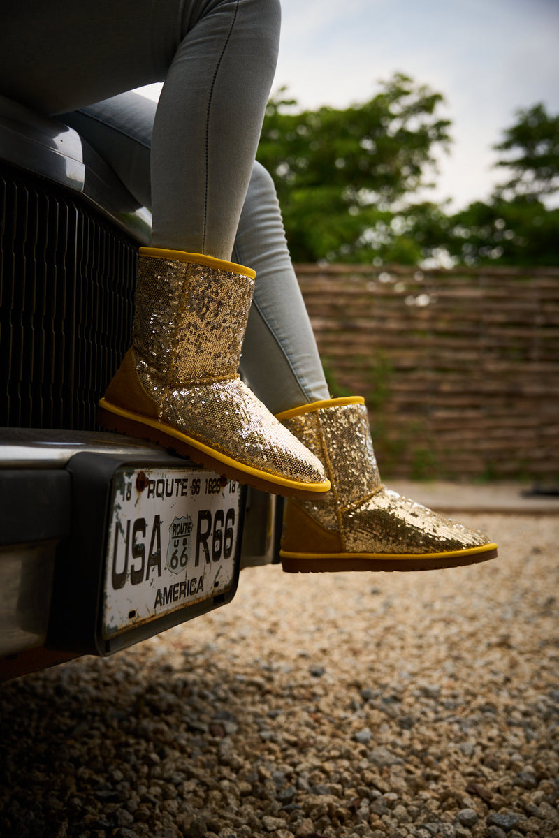Well Tailored Boots with a Graceful Silhouette