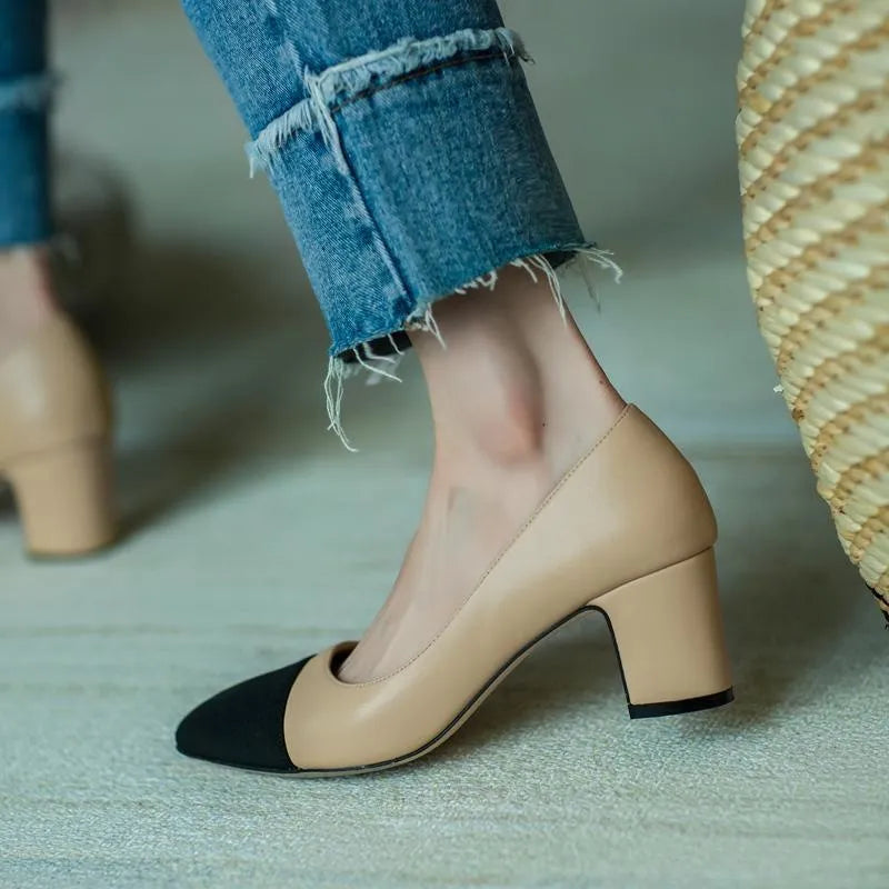 Effortlessly Elegant Sandals with a Timeless Design