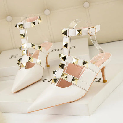 Effortlessly Elegant Shoes with a Timeless Design