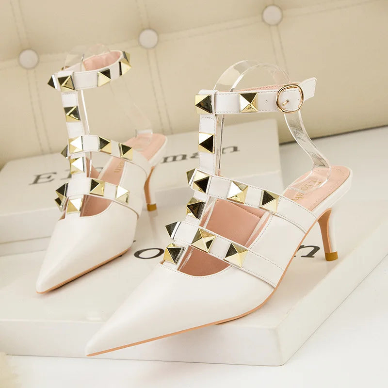Effortlessly Elegant Shoes with a Timeless Design