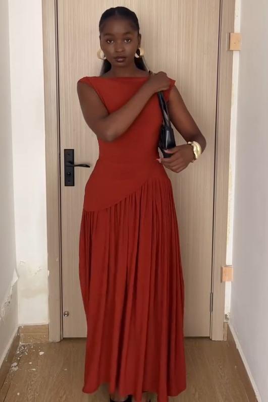 Beautifully Crafted Dress in a Classic Style