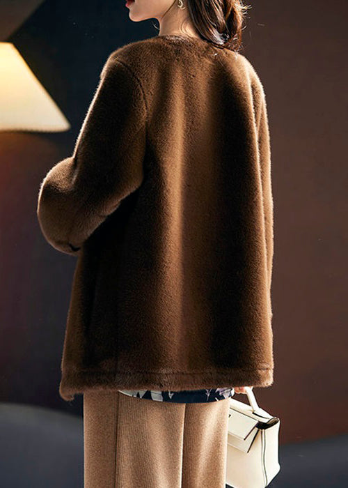 Well Tailored Coat with a Graceful Silhouette