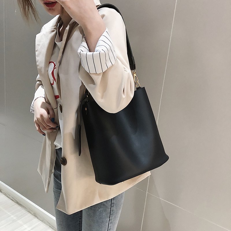 Polished Bag with an Effortless Classic Look