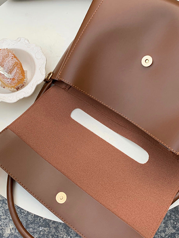 Well Tailored Bag with a Graceful Silhouette