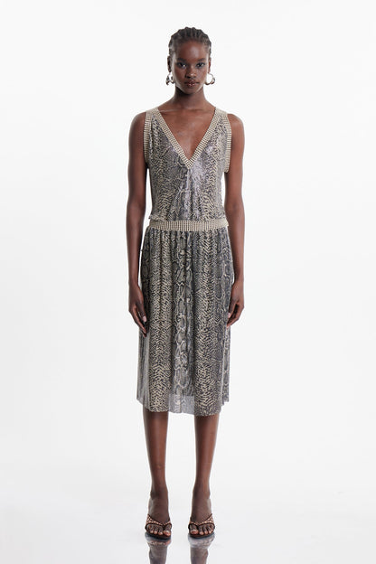 Effortlessly Elegant Dress with a Timeless Design