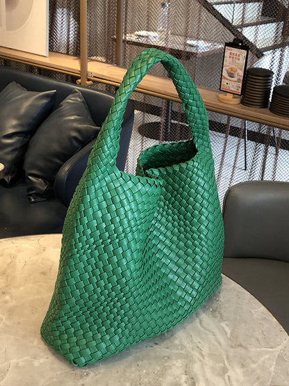 Well Tailored Bag with a Graceful Silhouette