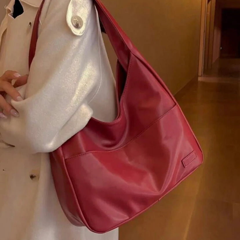 Beautifully Finished Bag in a Timeless Design