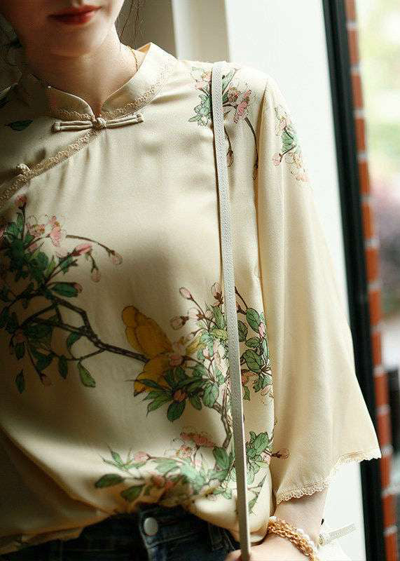 Well Tailored Top with a Graceful Silhouette