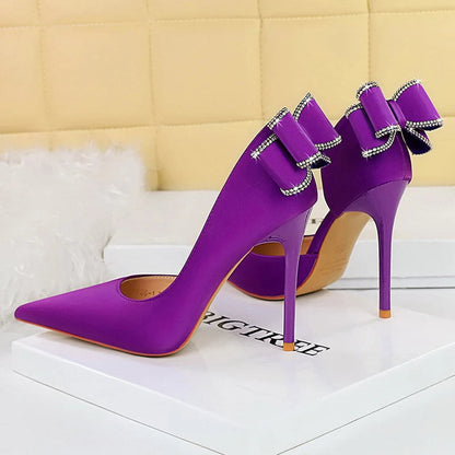 Effortlessly Elegant Heels with a Timeless Design