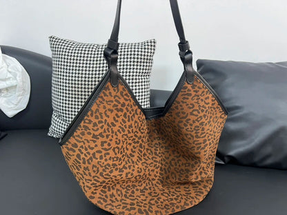 Gracefully Styled Bag for Any Occasion