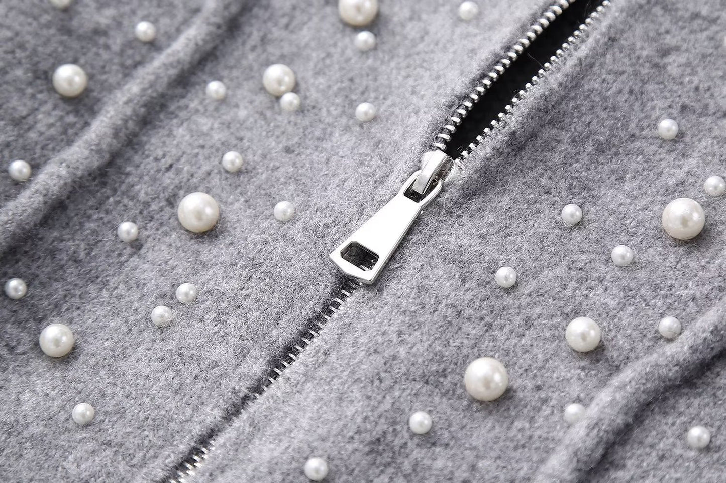 Well Tailored Sweater with a Graceful Silhouette