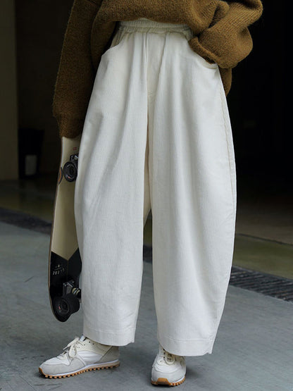 Effortlessly Elegant Pants with a Timeless Design