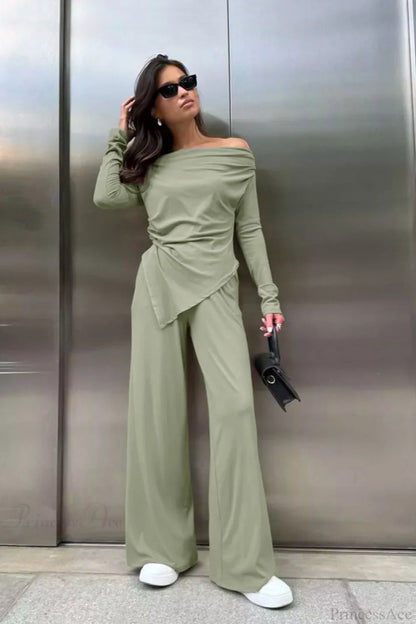 Effortlessly Elegant Garment with a Timeless Design