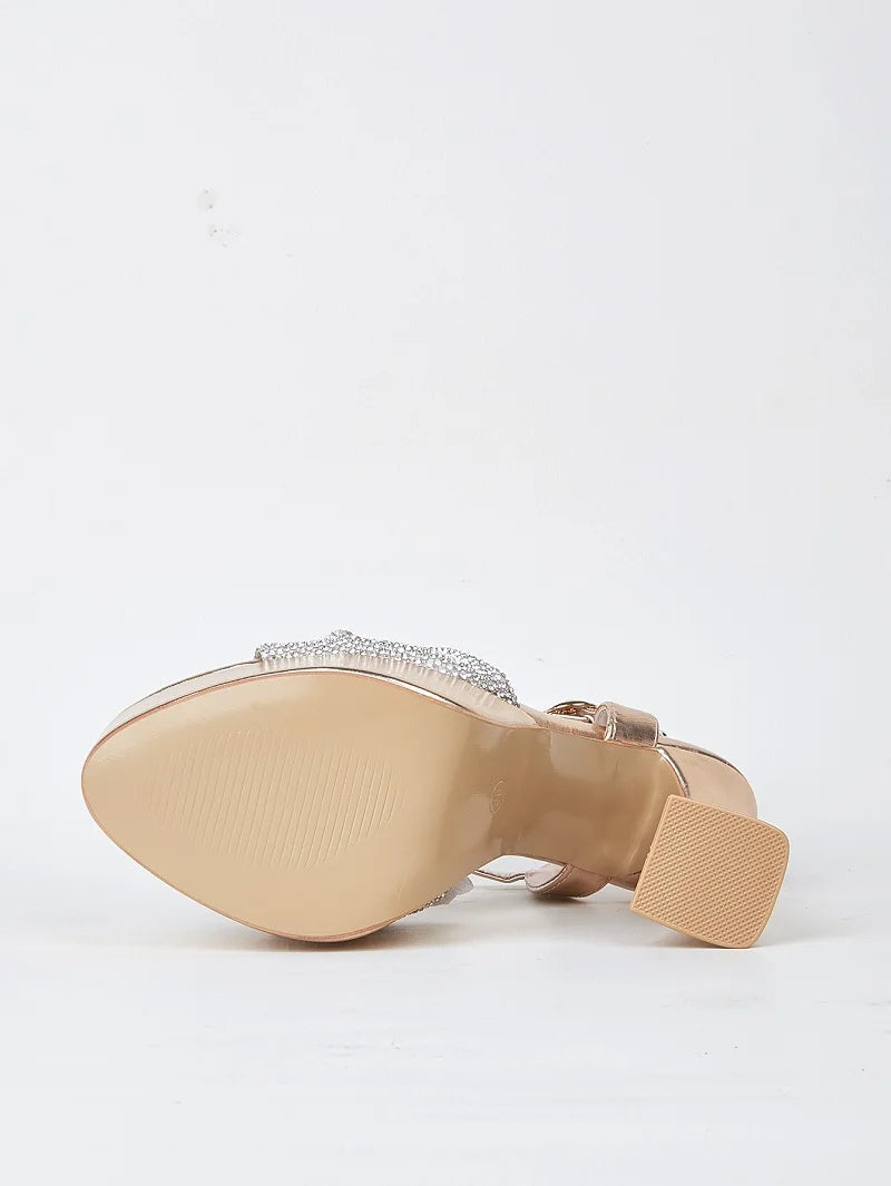 Effortlessly Elegant Heels with a Timeless Design
