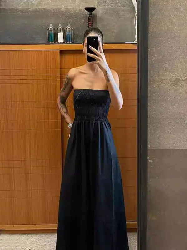 Well Tailored Dress with a Graceful Silhouette