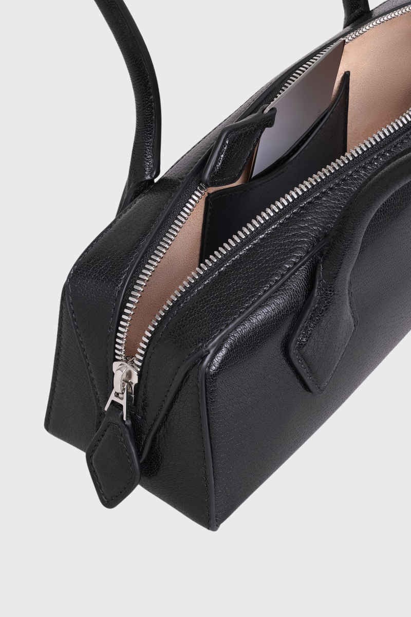 Beautifully Crafted Bag in a Classic Style
