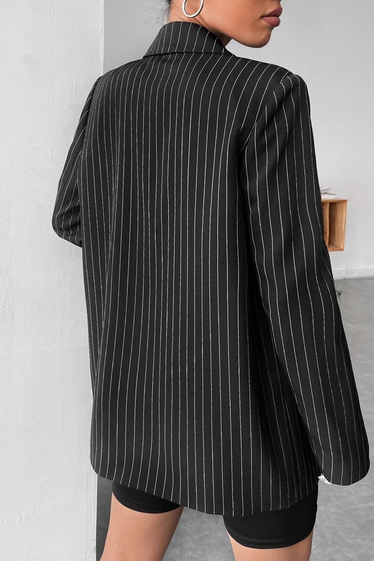 Effortlessly Elegant Garment with a Timeless Design