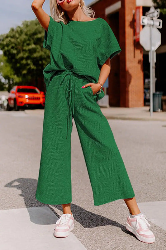 Effortlessly Elegant Pants with a Timeless Design