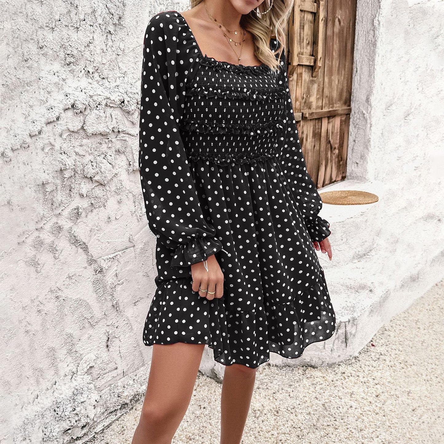Beautifully Finished Dress in a Timeless Design