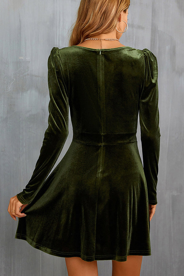 Classic Vintage Dress with a Flattering Fit