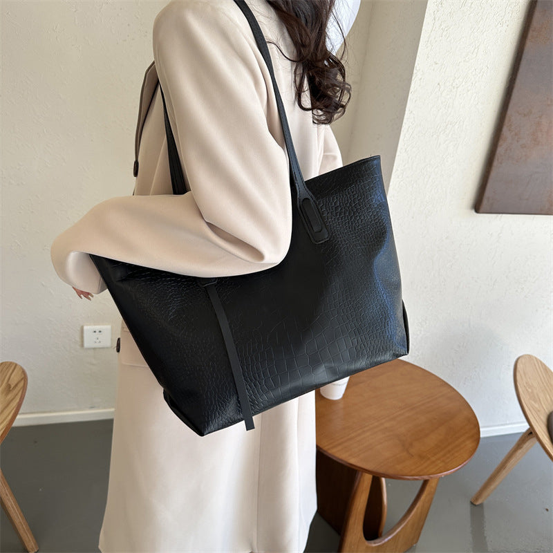 Sophisticated Bag with a Clean Classic Look