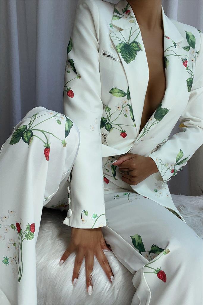 Well Tailored Pants with a Graceful Silhouette