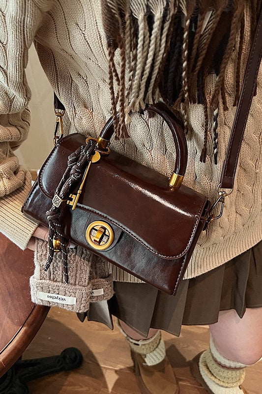 Polished Bag with an Effortless Classic Look