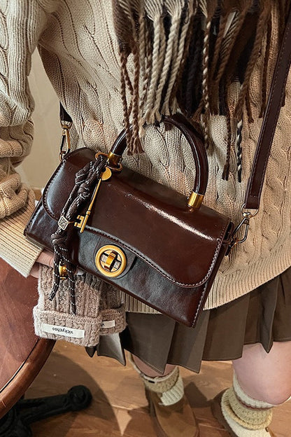 Polished Bag with an Effortless Classic Look