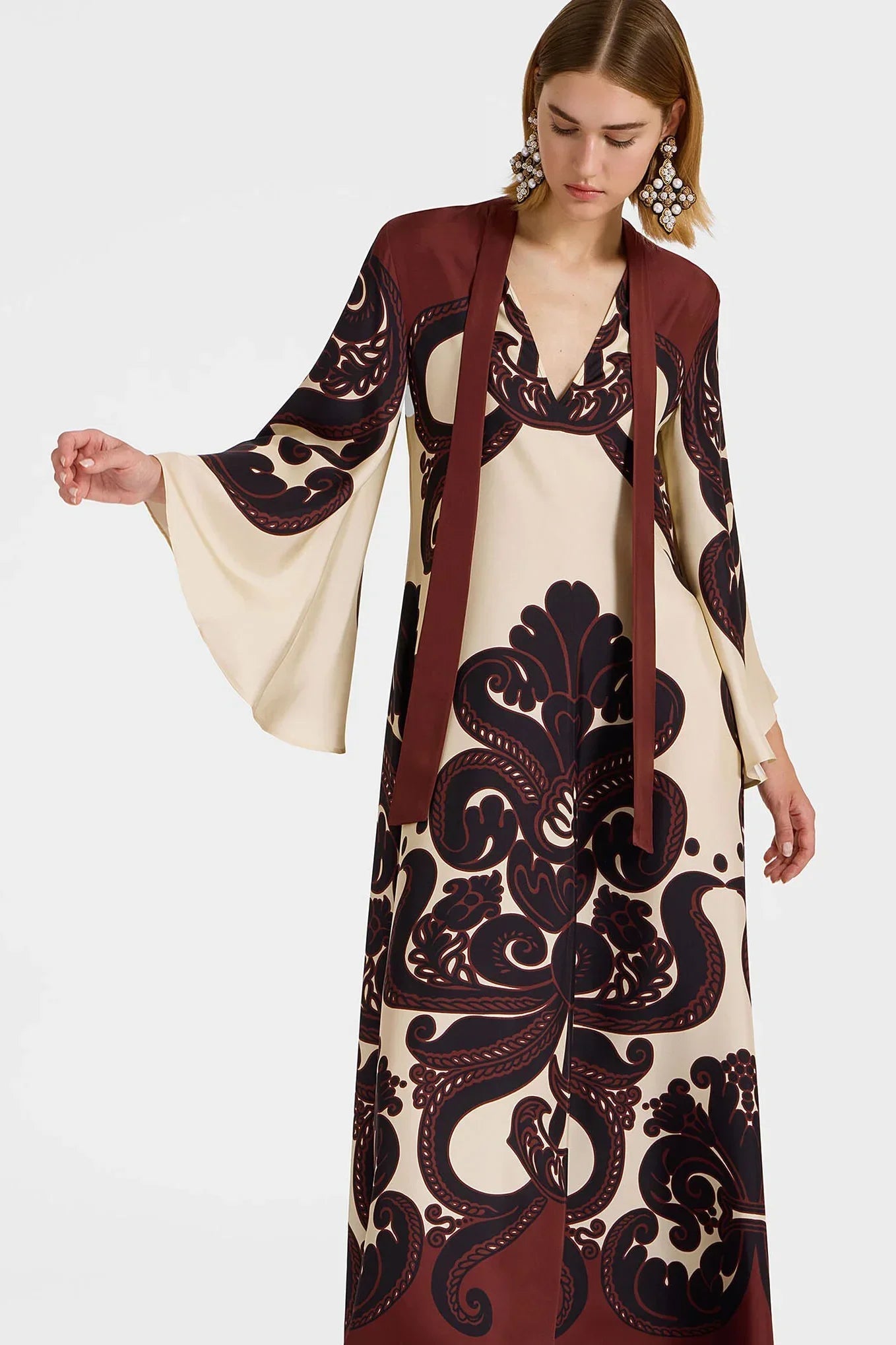 Well Tailored Dress with a Graceful Silhouette