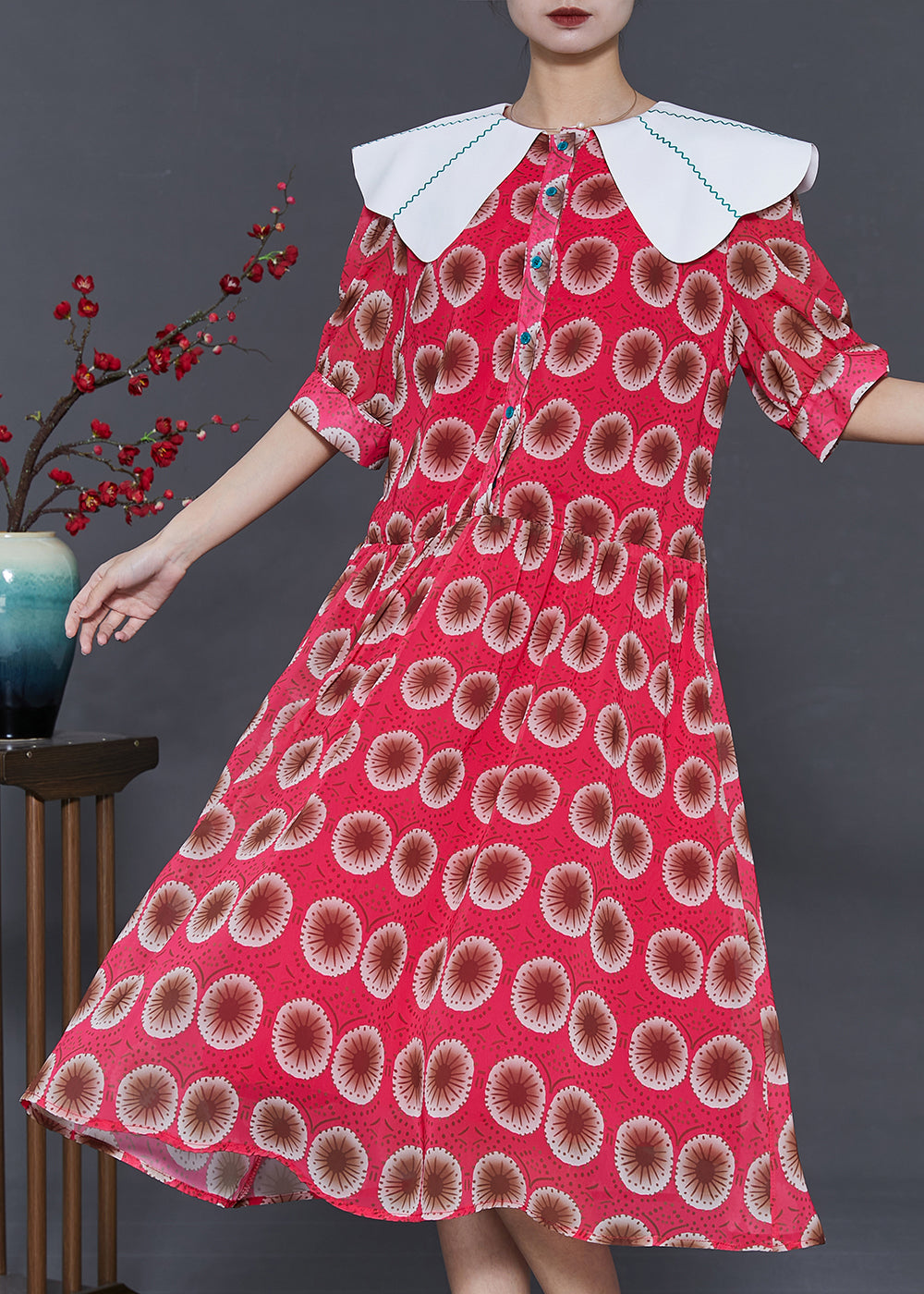 Effortlessly Elegant Dress with a Timeless Design