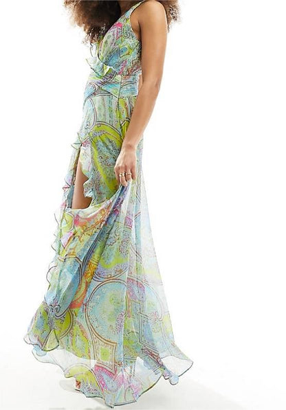 Gracefully Styled Dress for Any Occasion