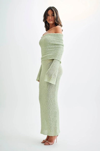 Well Tailored Sweater with a Graceful Silhouette