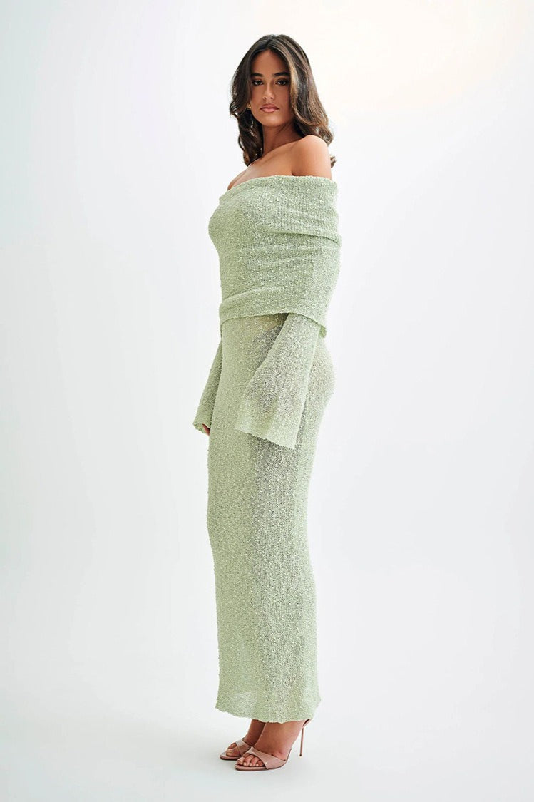 Well Tailored Sweater with a Graceful Silhouette