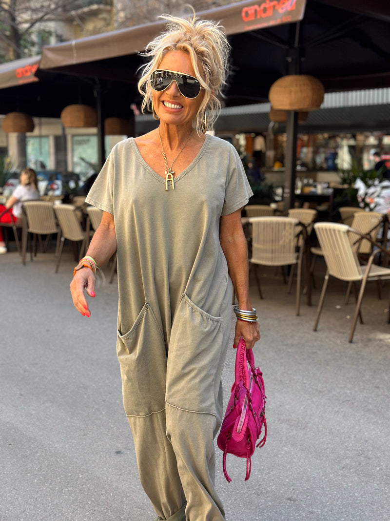 Sophisticated Garment with a Clean Classic Look