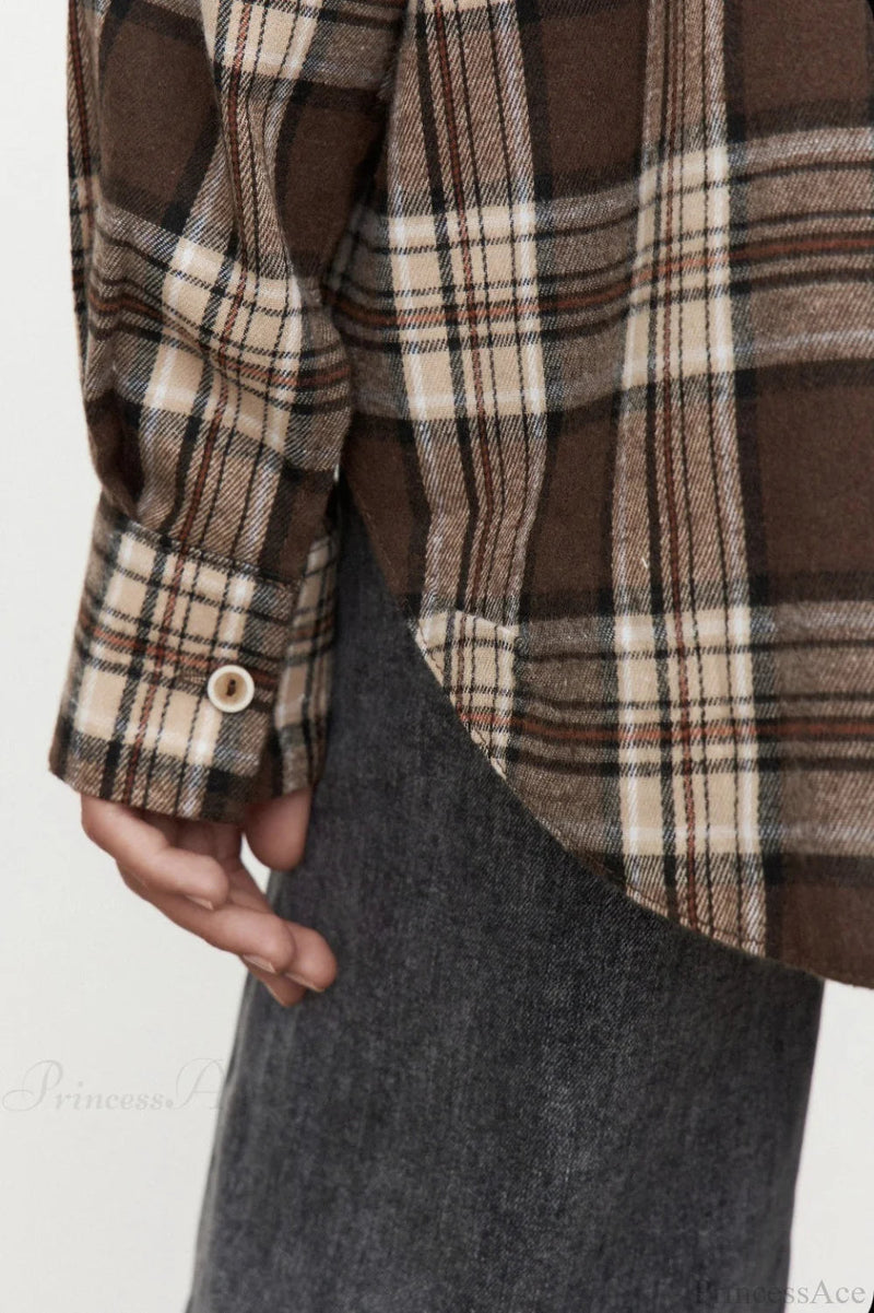 Sophisticated Blouse with a Clean Classic Look