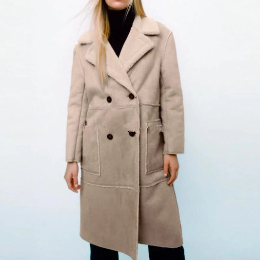 Well Tailored Coat with a Graceful Silhouette