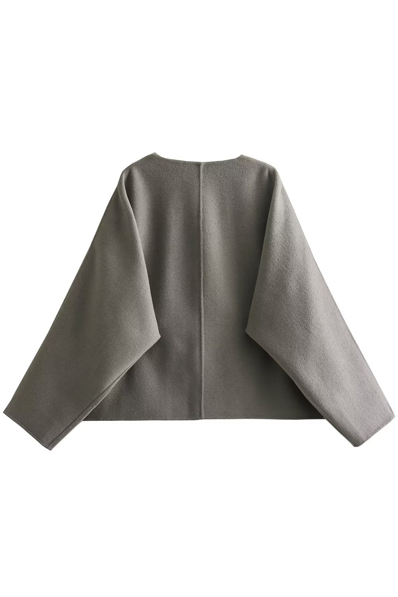 Well Tailored Cardigan with a Graceful Silhouette