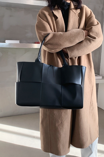 Well Tailored Bag with a Graceful Silhouette