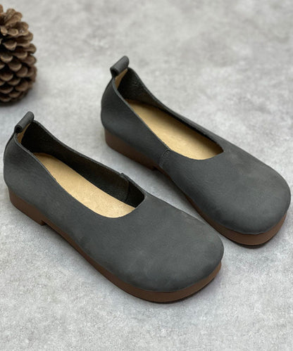 Effortlessly Elegant Shoes with a Timeless Design