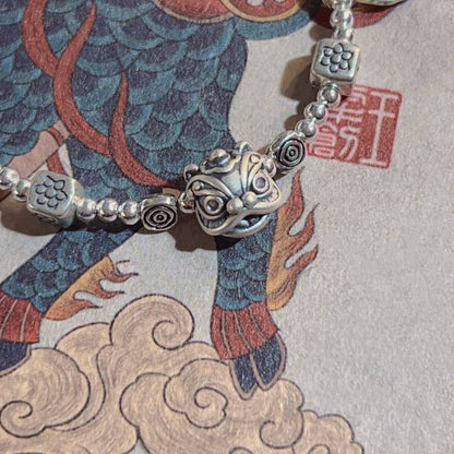 Effortlessly Elegant Garment with a Timeless Design