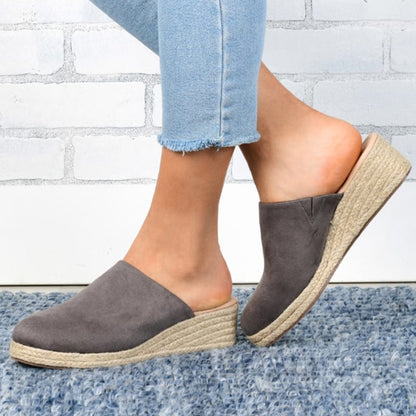 Well Tailored Shoes with a Graceful Silhouette