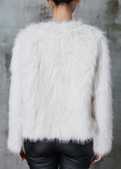 Effortlessly Elegant Coat with a Timeless Design