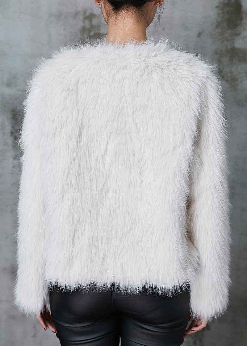 Effortlessly Elegant Coat with a Timeless Design